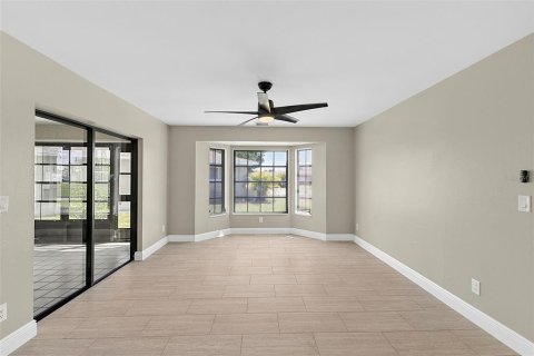 Commercial property in Cape Coral, Florida 4 bedrooms, 207.08 sq.m. № 2411612 - photo 27