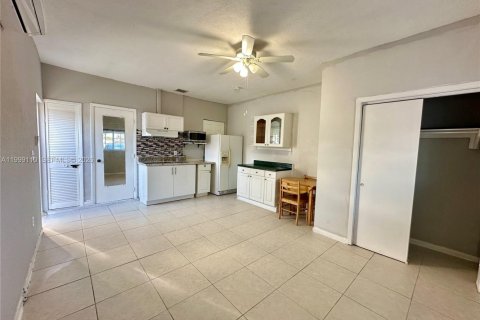 Immobilier commercial à louer à Cutler Bay, Floride: 1 chambre, 37.16 m2 № 2061003 - photo 6