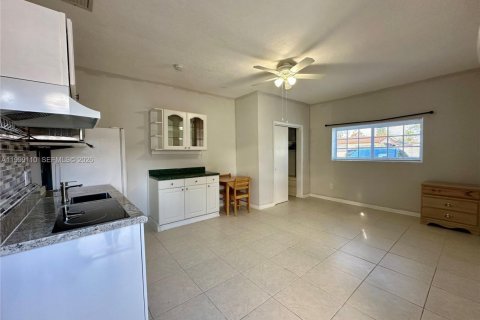 Immobilier commercial à louer à Cutler Bay, Floride: 1 chambre, 37.16 m2 № 2061003 - photo 4