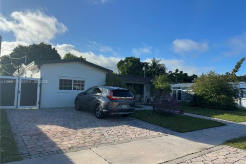 Коммерческая недвижимость в Катлер-Бей, Флорида 1 спальня, 37.16м2 № 2061003