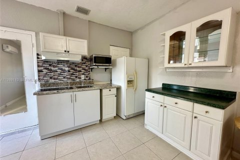 Immobilier commercial à louer à Cutler Bay, Floride: 1 chambre, 37.16 m2 № 2061003 - photo 5