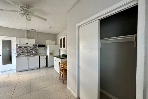 Immobilier commercial à louer à Cutler Bay, Floride: 1 chambre, 37.16 m2 № 2061003 - photo 8