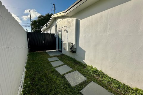 Immobilier commercial à louer à Cutler Bay, Floride: 1 chambre, 37.16 m2 № 2061003 - photo 3