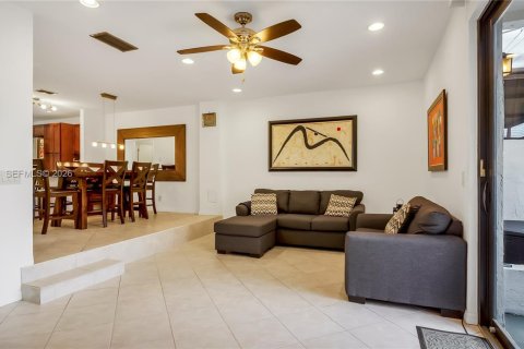 Touwnhouse à vendre à Pembroke Pines, Floride: 3 chambres, 136.75 m2 № 2249440 - photo 12