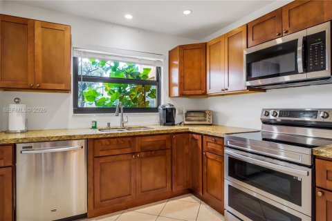 Touwnhouse à vendre à Pembroke Pines, Floride: 3 chambres, 136.75 m2 № 2249440 - photo 2