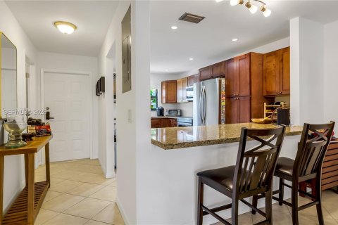 Touwnhouse à vendre à Pembroke Pines, Floride: 3 chambres, 136.75 m2 № 2249440 - photo 3