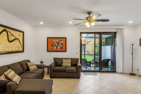 Touwnhouse à vendre à Pembroke Pines, Floride: 3 chambres, 136.75 m2 № 2249440 - photo 10
