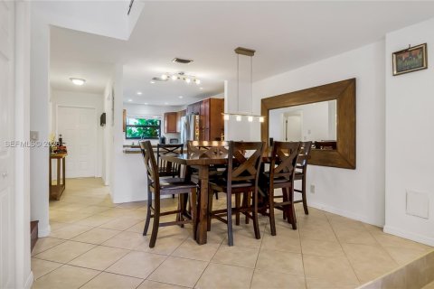 Touwnhouse à vendre à Pembroke Pines, Floride: 3 chambres, 136.75 m2 № 2249440 - photo 6