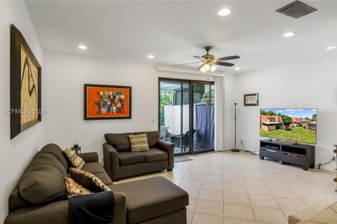 Touwnhouse à vendre à Pembroke Pines, Floride: 3 chambres, 136.75 m2 № 2249440 - photo 11