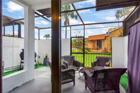 Touwnhouse à vendre à Pembroke Pines, Floride: 3 chambres, 136.75 m2 № 2249440 - photo 17