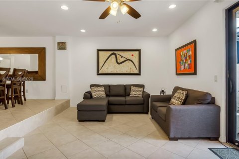 Touwnhouse à vendre à Pembroke Pines, Floride: 3 chambres, 136.75 m2 № 2249440 - photo 13