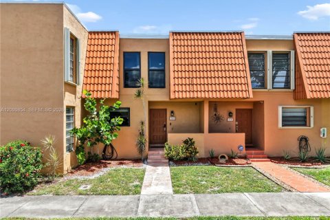 Touwnhouse à Pembroke Pines, Floride 3 chambres, 136.75 m2 № 2249440