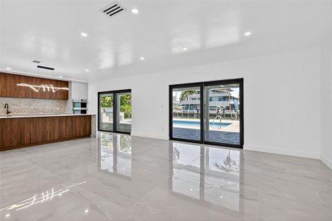 Villa ou maison à louer à Hallandale Beach, Floride: 5 chambres, 277.59 m2 № 2059316 - photo 6