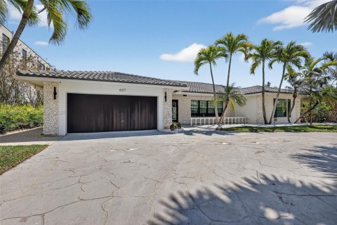 Villa ou maison à Hallandale Beach, Floride 5 chambres, 277.59 m2 № 2059316