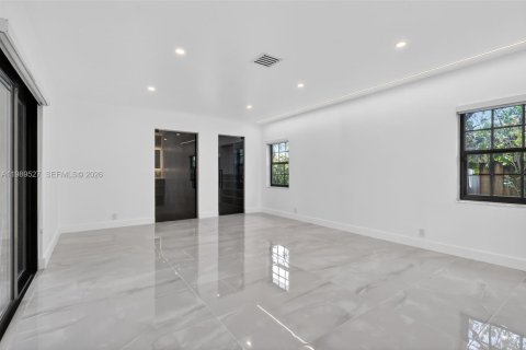 Villa ou maison à louer à Hallandale Beach, Floride: 5 chambres, 277.59 m2 № 2059316 - photo 16