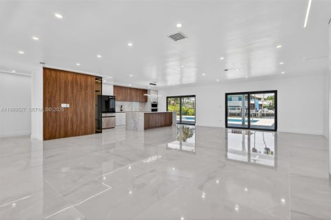 Villa ou maison à louer à Hallandale Beach, Floride: 5 chambres, 277.59 m2 № 2059316 - photo 4