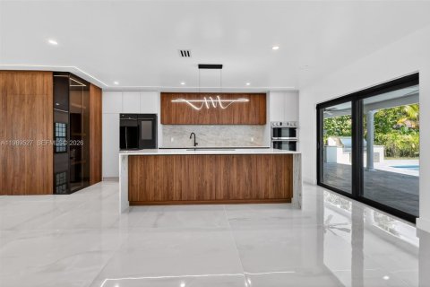 Villa ou maison à louer à Hallandale Beach, Floride: 5 chambres, 277.59 m2 № 2059316 - photo 8