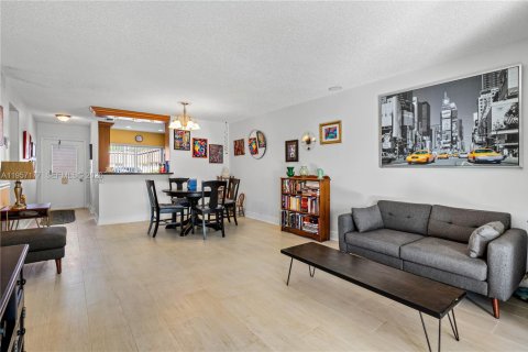 Купить кондоминиум в Лейк-Уорт, Флорида 2 спальни, 87.42м2, № 2011222 - фото 9