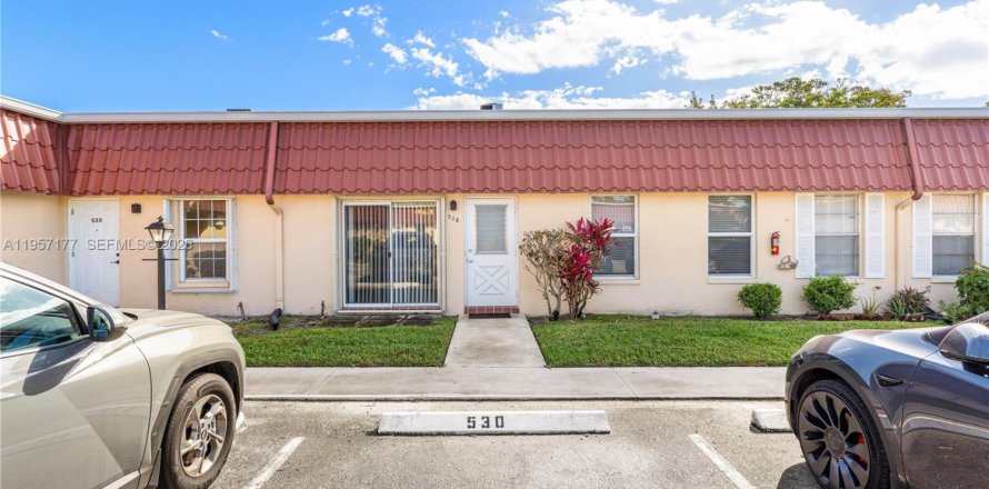 Кондоминиум с 2 спальнями в Лейк-Уорт, Флорида № 2011222