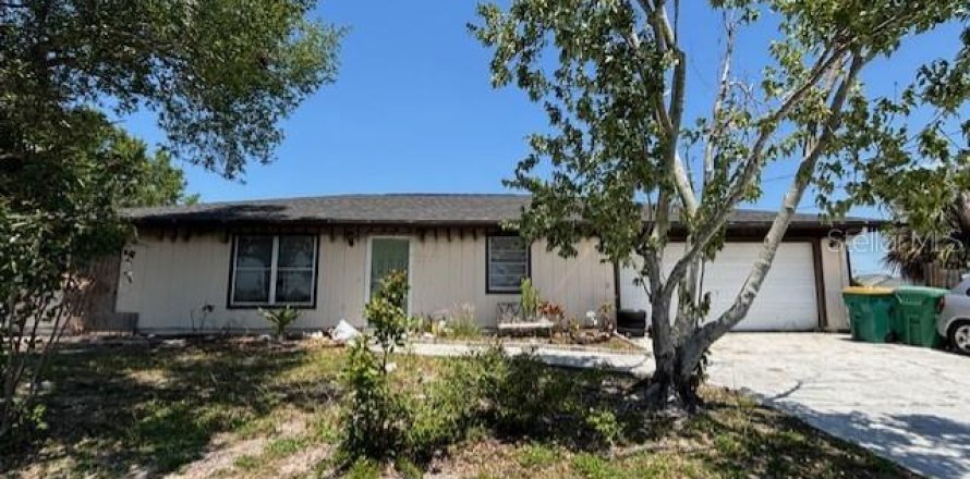 Casa en Port Charlotte, Florida 3 dormitorios, 196.02 m2 № 1824515