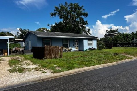 House in Saint Petersburg, Florida 3 bedrooms, 104.89 sq.m. № 1894450 - photo 1