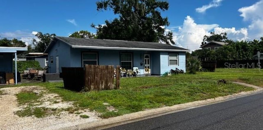 House in Saint Petersburg, Florida 3 bedrooms, 104.89 sq.m. № 1894450