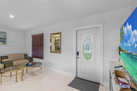 House in Cutler Bay, Florida 3 bedrooms, 131.36 sq.m. № 1859206 - photo 4