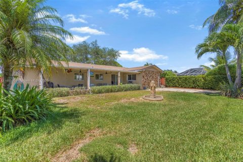 House in Cutler Bay, Florida 3 bedrooms, 131.36 sq.m. № 1859206 - photo 23