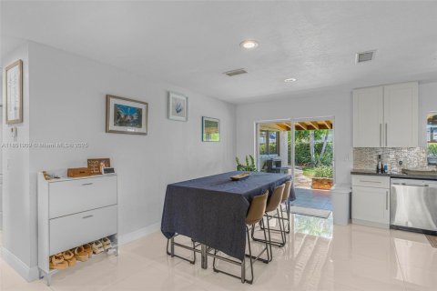 House in Cutler Bay, Florida 3 bedrooms, 131.36 sq.m. № 1859206 - photo 8