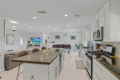 House in Cutler Bay, Florida 3 bedrooms, 131.36 sq.m. № 1859206 - photo 11