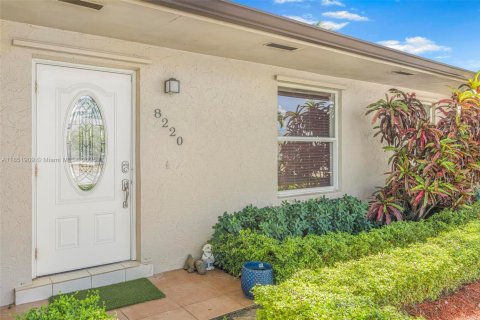 House in Cutler Bay, Florida 3 bedrooms, 131.36 sq.m. № 1859206 - photo 3