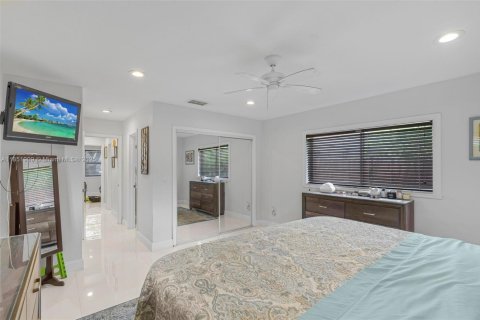 House in Cutler Bay, Florida 3 bedrooms, 131.36 sq.m. № 1859206 - photo 13