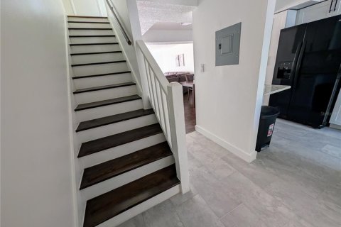 Touwnhouse à louer à Tampa, Floride: 3 chambres, 147.53 m2 № 2431883 - photo 10