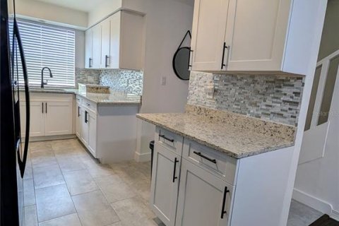 Touwnhouse à louer à Tampa, Floride: 3 chambres, 147.53 m2 № 2431883 - photo 3