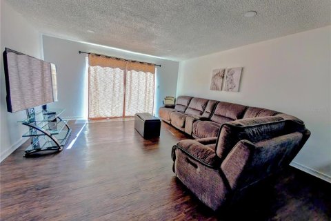 Touwnhouse à louer à Tampa, Floride: 3 chambres, 147.53 m2 № 2431883 - photo 6