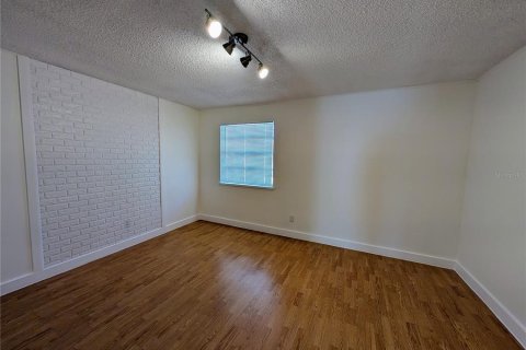 Touwnhouse à louer à Tampa, Floride: 3 chambres, 147.53 m2 № 2431883 - photo 16