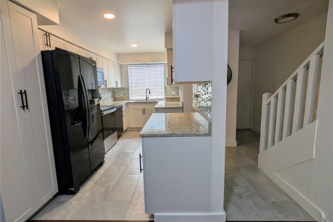 Touwnhouse à louer à Tampa, Floride: 3 chambres, 147.53 m2 № 2431883 - photo 4