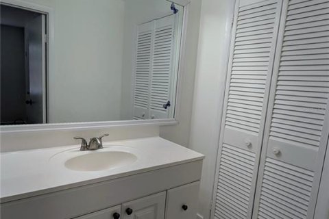 Touwnhouse à louer à Tampa, Floride: 3 chambres, 147.53 m2 № 2431883 - photo 12