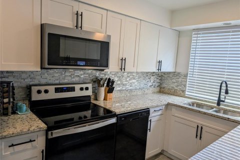 Touwnhouse à louer à Tampa, Floride: 3 chambres, 147.53 m2 № 2431883 - photo 2