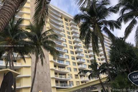 Copropriété à vendre à Miami Beach, Floride: 2 chambres, 110.55 m2 № 1893033 - photo 1