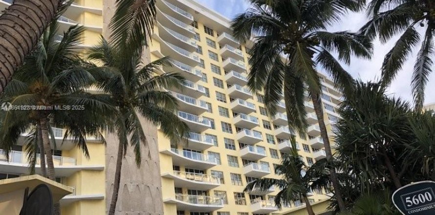 Condo à Miami Beach, Floride, 2 chambres № 1893033