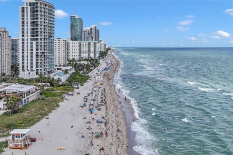 Copropriété à vendre à Hallandale Beach, Floride: 2 chambres, 145.95 m2 № 1954765 - photo 5