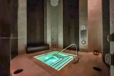 Copropriété à vendre à Hallandale Beach, Floride: 2 chambres, 145.95 m2 № 1954765 - photo 17