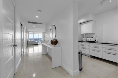 Copropriété à vendre à Hallandale Beach, Floride: 2 chambres, 145.95 m2 № 1954765 - photo 24