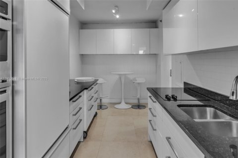 Copropriété à vendre à Hallandale Beach, Floride: 2 chambres, 145.95 m2 № 1954765 - photo 29