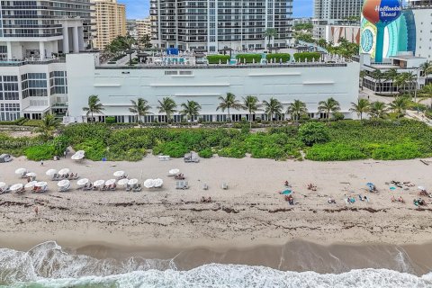 Copropriété à vendre à Hallandale Beach, Floride: 2 chambres, 145.95 m2 № 1954765 - photo 6