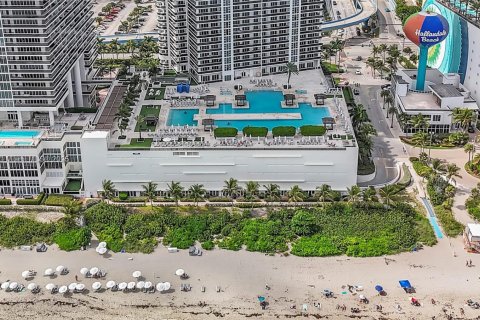 Copropriété à vendre à Hallandale Beach, Floride: 2 chambres, 145.95 m2 № 1954765 - photo 3