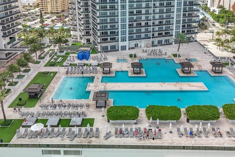 Copropriété à vendre à Hallandale Beach, Floride: 2 chambres, 145.95 m2 № 1954765 - photo 7