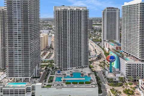 Copropriété à vendre à Hallandale Beach, Floride: 2 chambres, 145.95 m2 № 1954765 - photo 2