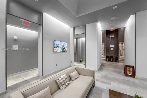 Copropriété à vendre à Hallandale Beach, Floride: 2 chambres, 145.95 m2 № 1954765 - photo 15